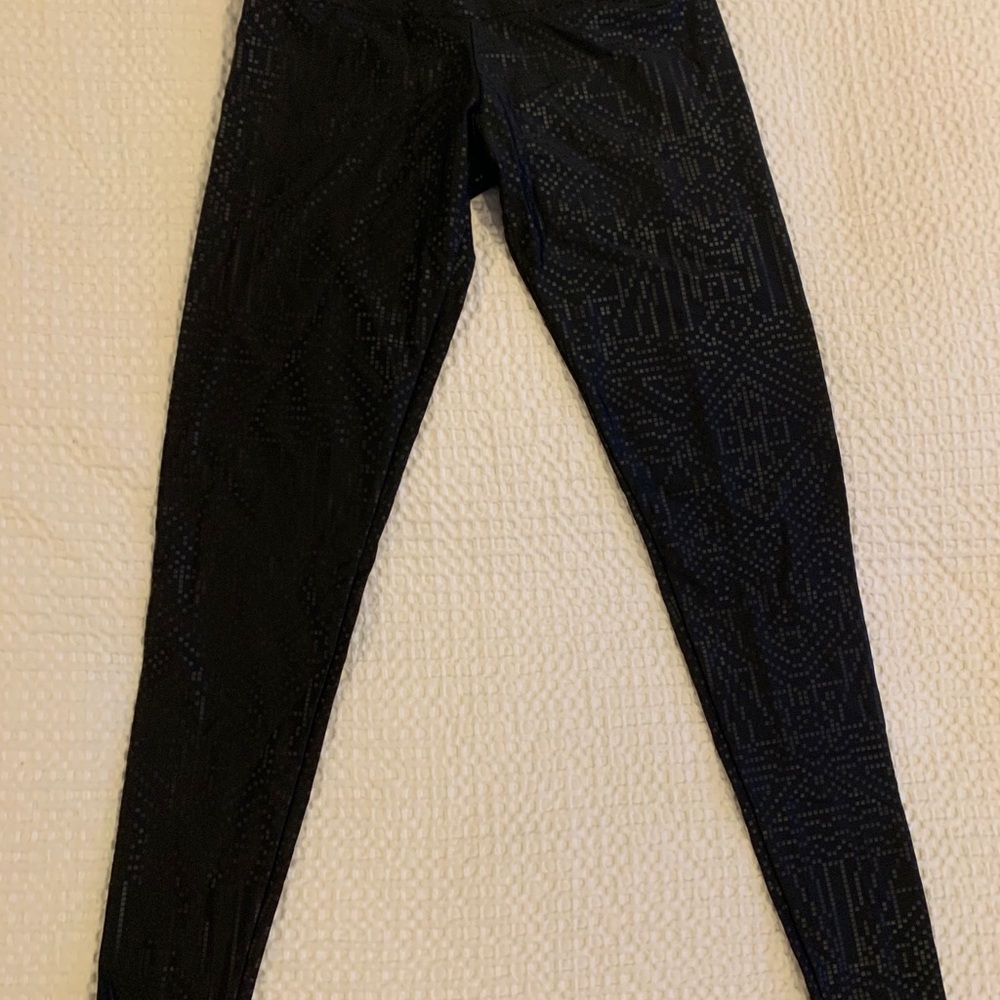 ONZIE Embossed Black Workout Tights - S/M